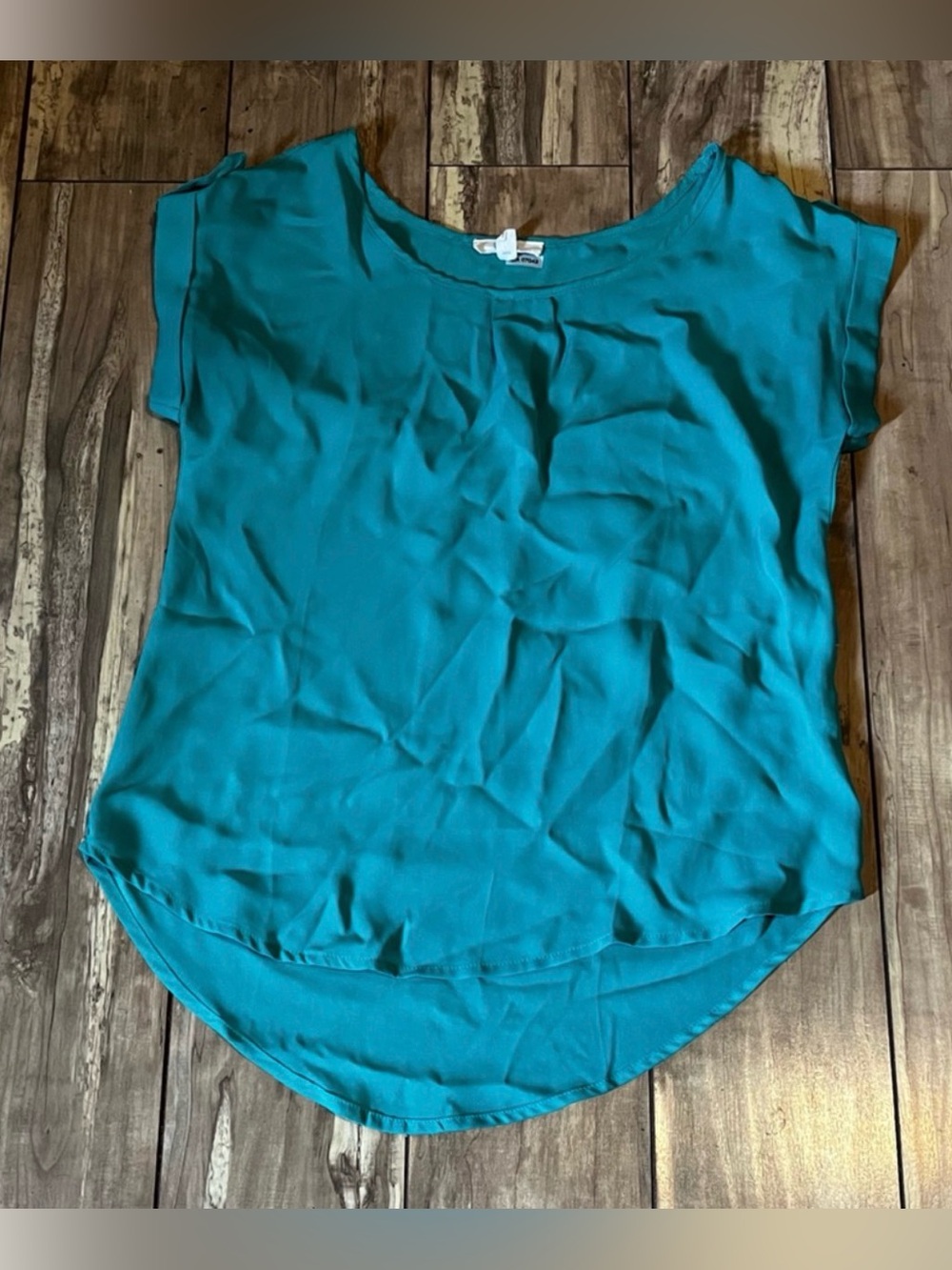 Mine cuffed short-sleeve curved-hem top